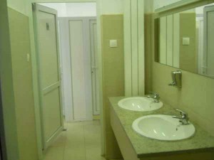 Toaleta ultramodernă de la IML Cluj