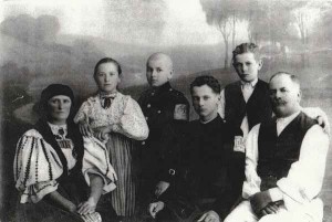 Familia cam pe la 1940 - Marta n. Urdă. Urdă