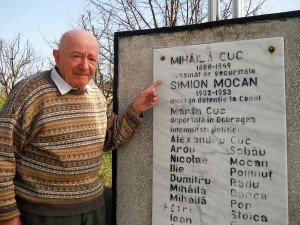 Profesorul a construit monumentul victimelor comunismului  din rândul sătenilor din comuna Ceanu Mare