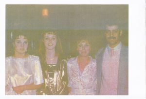 Diane şi Roger Lalande, cei doi canadieni care vânau copii pentru adopţii în România, împreună cu cele două fete ale lor. 