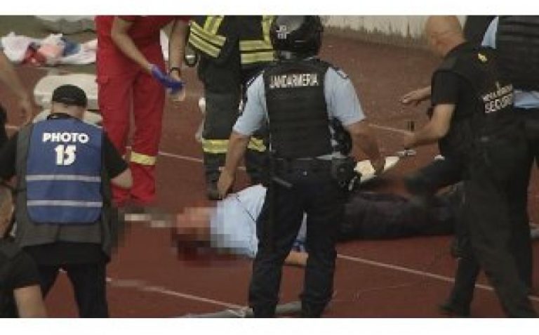 Fanul U Cluj care a lovit un jandarm cu scaunul în cap a fost condamnat la închisoare